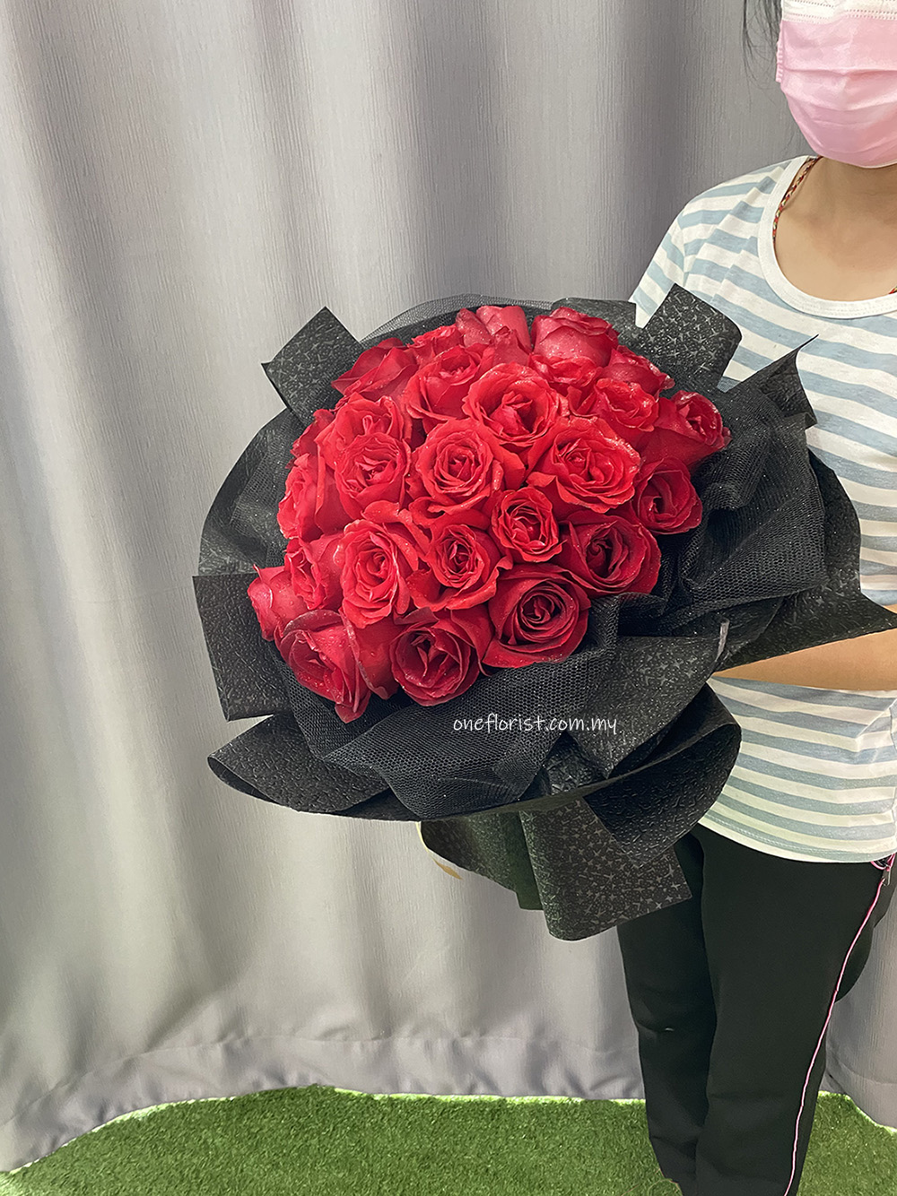 30 red roses bouquet