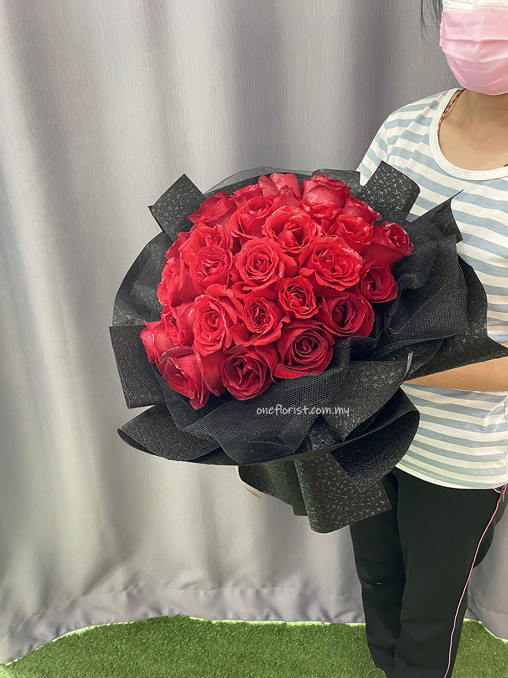 Flower Delivery Johor Bahru Malaysia 30 red roses bouquet